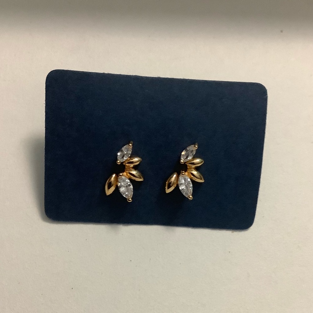 ✨SALE✨ Gold with White Topaz Leaf Women’s Earrings